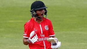 Harmanpreet finished unbeaten on 34 off 21 balls on her Lancashire debut.(Twitter) Harmanpreet finished unbeaten on 34 off 21 balls on her Lancashire debut.(Twitter)