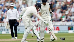 England's Keaton Jennings (L) and Joe Root (R) attempt to shoo a pigeon away from the wicket during the first Test against India.(AFP) England's Keaton Jennings (L) and Joe Root (R) attempt to shoo a pigeon away from the wicket during the first Test against India.(AFP)