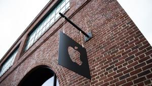 Apple Inc. signage hangs outside of the company's Williamsburg store in the Brooklyn borough of New York, US.(Mark Kauzlarich/Bloomberg) Apple Inc. signage hangs outside of the company's Williamsburg store in the Brooklyn borough of New York, US.(Mark Kauzlarich/Bloomberg)