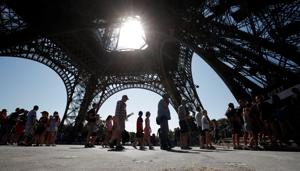 People stand in line at an information booth following the closure of the Eiffel Tower as part of a strike by employees over lengthening queues during the peak summer tourist season in Paris, France, August 2, 2018.(REUTERS) People stand in line at an information booth following the closure of the Eiffel Tower as part of a strike by employees over lengthening queues during the peak summer tourist season in Paris, France, August 2, 2018.(REUTERS)