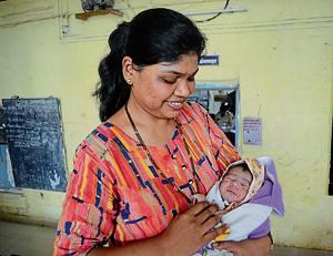 A woman constable has been appointed to look after the newborn till the time he is not shifted to a child care centre.(Rishikesh Choudhary/HT) A woman constable has been appointed to look after the newborn till the time he is not shifted to a child care centre.(Rishikesh Choudhary/HT)
