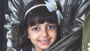 Aaradhya Bachchan poses with his mother Aishwarya Rai Bachchan at Fanney Khan screening.(Viral Bhayani) Aaradhya Bachchan poses with his mother Aishwarya Rai Bachchan at Fanney Khan screening.(Viral Bhayani)