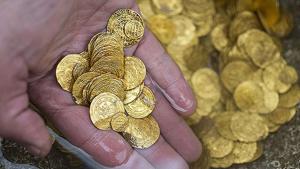 The Goa Industrial Development Corporation, in its defence, claimed that the gold coins were handed out to “honour the sincere efforts of the staff” after the undertaking showed a net surplus of Rs 56.12 crore.(Pic for representational purposes only) The Goa Industrial Development Corporation, in its defence, claimed that the gold coins were handed out to “honour the sincere efforts of the staff” after the undertaking showed a net surplus of Rs 56.12 crore.(Pic for representational purposes only)