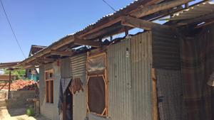 The family of the girl, who was detained along with Major Leetul Gogoi, lives in a tin shed in Chek Kawoosa area of Budgam in central Kashmir.(HT/File Photo) The family of the girl, who was detained along with Major Leetul Gogoi, lives in a tin shed in Chek Kawoosa area of Budgam in central Kashmir.(HT/File Photo)