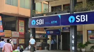SBI Clerk Main analysis 2018: SBI Clerk Main Exam was held in two time slots - morning and evening. A total of 190 questions had to be answered in 160 minutes.(Mint) SBI Clerk Main analysis 2018: SBI Clerk Main Exam was held in two time slots - morning and evening. A total of 190 questions had to be answered in 160 minutes.(Mint)