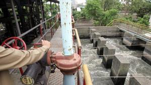 The BMC already has a preliminary treatment plant in Worli(Ht Photo) The BMC already has a preliminary treatment plant in Worli(Ht Photo)