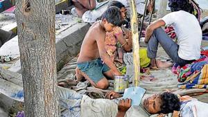 Few days ago, a group of seven families, comprising 10 adults and as many as 15 children, from Chittorgarh (Rajasthan), came to the city and encroached on a part of footpath near Bhai Bala Chowk.(HT Photo) Few days ago, a group of seven families, comprising 10 adults and as many as 15 children, from Chittorgarh (Rajasthan), came to the city and encroached on a part of footpath near Bhai Bala Chowk.(HT Photo)