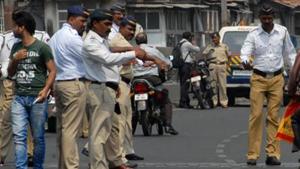 Mumbai Police accuse elderly police of assault and molestation. He later killed himself. (Representative photo)(Shakti Yadav/ HT file photo) Mumbai Police accuse elderly police of assault and molestation. He later killed himself. (Representative photo)(Shakti Yadav/ HT file photo)
