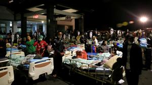 Patients are seen outside a hospital following a strong earthquake on nearby Lombok island, at a government hospital near Denpasar, Bali, Indonesia on August 5.(REUTERS) Patients are seen outside a hospital following a strong earthquake on nearby Lombok island, at a government hospital near Denpasar, Bali, Indonesia on August 5.(REUTERS)