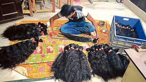 The accused and two of his associates barged into their rival Jahangir Hussain’s factory with a gun and knives. They assaulted Jahangir and his younger brother Tajjudin before tying them up. They then fled with more than 200kg hair, Rs 30,000 cash and a few mobile phones.(HT Photo) The accused and two of his associates barged into their rival Jahangir Hussain’s factory with a gun and knives. They assaulted Jahangir and his younger brother Tajjudin before tying them up. They then fled with more than 200kg hair, Rs 30,000 cash and a few mobile phones.(HT Photo)