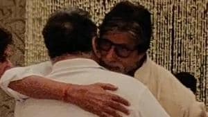 Amitabh Bachchan flew in from the shooting of Brahmastra to attend Rajan Nanda’s prayer meet.(Viral Bhayani)