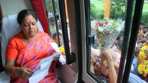 Rajasthan chief minister Vasundhara Raje at Jothri village, in Dungarpur, Rajasthan.(Himanshu Vyas/HT Photo) Rajasthan chief minister Vasundhara Raje at Jothri village, in Dungarpur, Rajasthan.(Himanshu Vyas/HT Photo)