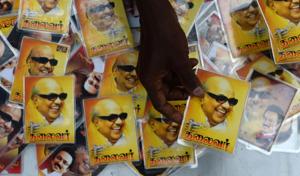 A vendor displays portraits of Dravida Munnetra Kazhagam (DMK) party president M.Karunanidhi in front of the hospital where Karunanidhi was being treated.(ARUN SANKAR/AFP) A vendor displays portraits of Dravida Munnetra Kazhagam (DMK) party president M.Karunanidhi in front of the hospital where Karunanidhi was being treated.(ARUN SANKAR/AFP)