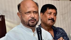 Prafulla Kumar Mahanta reiterated his party would pull out of Assam’s Sarbananda Sonowal-led BJP government if the Narendra Modi government passed the bill.(PTI File Photo) Prafulla Kumar Mahanta reiterated his party would pull out of Assam’s Sarbananda Sonowal-led BJP government if the Narendra Modi government passed the bill.(PTI File Photo)