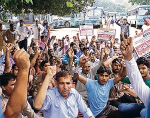 The strike, which was called to protest against the Centre’s Motor Vehicle Amendment Bill (2017) and the state government’s attempt to privatise public transport, was supported by at least eight workers’ unions in Haryana.(Yogendra Kumar/HT Photo)