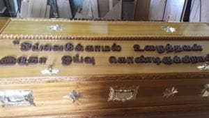 The engraving in Tamil on Karunanidhi’s casket read “Oivu edukamal uzhaithavan, idho oivu eduthu kondu irukiran”, meaning “He who worked hard without taking rest, is resting in peace here”.(HT PHOTO) The engraving in Tamil on Karunanidhi’s casket read “Oivu edukamal uzhaithavan, idho oivu eduthu kondu irukiran”, meaning “He who worked hard without taking rest, is resting in peace here”.(HT PHOTO)