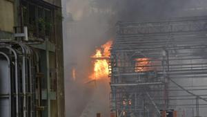 Boiler blast at BPCL mahul unit in which 43 works injured.(Vijayanand Gupta/HT Photo) Boiler blast at BPCL mahul unit in which 43 works injured.(Vijayanand Gupta/HT Photo)