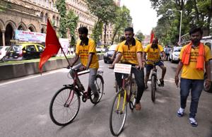 Maratha community members rode bicycles, as part of Sadbhavna Rally, from Malegaon to Mumbai, to pay tribute to those who died during the protests.(Anshuman Poyrekar/HT Photo) Maratha community members rode bicycles, as part of Sadbhavna Rally, from Malegaon to Mumbai, to pay tribute to those who died during the protests.(Anshuman Poyrekar/HT Photo)