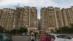 A view of Amrapali Silicon City at sector 76 in Noida. The Supreme Court on Wednesday plainly warned Amrapali Group asking them not to play smart with the court or they will be rendered homeless.(Virendra Singh Gosain/HT PHOTO) A view of Amrapali Silicon City at sector 76 in Noida. The Supreme Court on Wednesday plainly warned Amrapali Group asking them not to play smart with the court or they will be rendered homeless.(Virendra Singh Gosain/HT PHOTO)