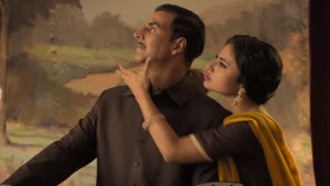 Akshay Kumar and Mouni Roy in a still from Gold.