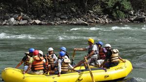 Tourists, under the influence of alcohol or any other intoxicating substance, will not be allowed to go for rafting.(HT File Photo) Tourists, under the influence of alcohol or any other intoxicating substance, will not be allowed to go for rafting.(HT File Photo)