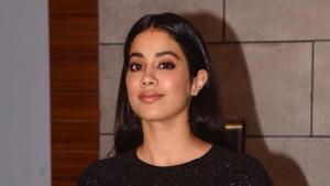 Janhvi Kapoor stunned in an all-black ensemble at the Dhadak success party in Mumbai.(Viral Bhayani) Janhvi Kapoor stunned in an all-black ensemble at the Dhadak success party in Mumbai.(Viral Bhayani)