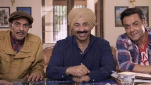 Yamla Pagla Deewana Phir Se brings back father-son combination of Dharmendra, Sunny Deol and Bobby Deol. Yamla Pagla Deewana Phir Se brings back father-son combination of Dharmendra, Sunny Deol and Bobby Deol.