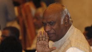 Under the directions of AICC general secretary Mallikarjun Kharge, three secretaries of the state Congress unit had already visited Marathwada and Western Maharashtra while the Maratha protests were at their peak.(Virendra Singh Gosain/HT Photo) Under the directions of AICC general secretary Mallikarjun Kharge, three secretaries of the state Congress unit had already visited Marathwada and Western Maharashtra while the Maratha protests were at their peak.(Virendra Singh Gosain/HT Photo)