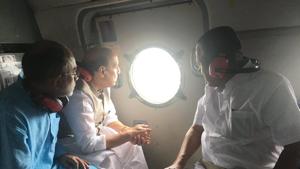 Home minister Rajnath Singh conducting an aerial-survey of flood-affected areas in Kerala.(Photo: @HMOIndia/Twitter) Home minister Rajnath Singh conducting an aerial-survey of flood-affected areas in Kerala.(Photo: @HMOIndia/Twitter)