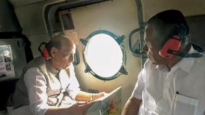 Union home minister Rajnath Singh with Kerala chief minister Pinarayi Vijayan conduct an aerial survey of flood-affected areas of Kerala on Sunday.(PTI Photo) Union home minister Rajnath Singh with Kerala chief minister Pinarayi Vijayan conduct an aerial survey of flood-affected areas of Kerala on Sunday.(PTI Photo)
