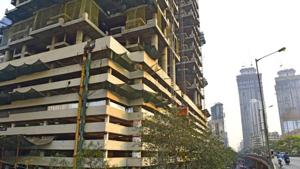 Parking lots in Jupiter mill Senapati Bapat Marg in Elphinstone in Mumbai.(HT Photo) Parking lots in Jupiter mill Senapati Bapat Marg in Elphinstone in Mumbai.(HT Photo)