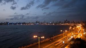 A view of Mumbai’s iconic Marine drive.(Shutterstock) A view of Mumbai’s iconic Marine drive.(Shutterstock)