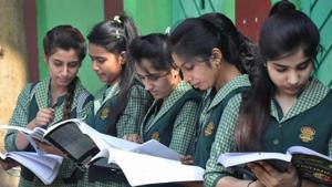 Students do the last minute revision before appearing in the 12th standard CBSE board re-examination outside an examination centre in Moradabad.(PTI file) Students do the last minute revision before appearing in the 12th standard CBSE board re-examination outside an examination centre in Moradabad.(PTI file)