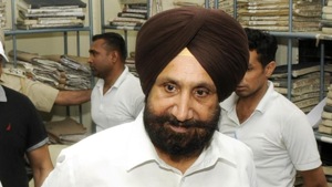 Punjab jails and cooperation minister Sukhjinder Singh Randhawa has requested CM to allow live telecast of the debate on Justice Ranjit Singh commission report.(HT File Photo) Punjab jails and cooperation minister Sukhjinder Singh Randhawa has requested CM to allow live telecast of the debate on Justice Ranjit Singh commission report.(HT File Photo)