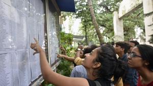 Students who are yet to get admission are hoping to find their names on the latest FYJC admission list(HT Photo) Students who are yet to get admission are hoping to find their names on the latest FYJC admission list(HT Photo)