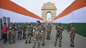 Security personnel man the India Gate on the eve of Independence Day, in New Delhi on Tuesday.(Sanchit Khanna/HT PHOTO) Security personnel man the India Gate on the eve of Independence Day, in New Delhi on Tuesday.(Sanchit Khanna/HT PHOTO)