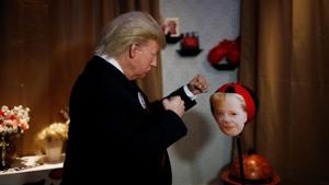 A performer in a Donald Trump mask hits a punching ball with German chancellor Angela Merkel’s face at the Madame Tussauds wax museum in Berlin, Germany, on Tuesday.(REUTERS photo) A performer in a Donald Trump mask hits a punching ball with German chancellor Angela Merkel’s face at the Madame Tussauds wax museum in Berlin, Germany, on Tuesday.(REUTERS photo)
