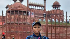 A member of the all-women SWAT team guards during the full dress rehearsal for the 72nd Independence Day function at the historic Red Fort, in New Delhi on August 13, 2018.(PTI)
