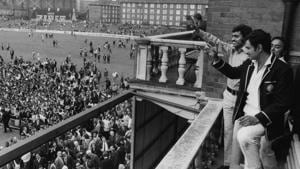 24th August 1971: Indian skipper Ajit Wadekar and teammate B S Chandraserhar wave to cheering crowds at the Oval after India won the Test Series against England.(Getty Images) 24th August 1971: Indian skipper Ajit Wadekar and teammate B S Chandraserhar wave to cheering crowds at the Oval after India won the Test Series against England.(Getty Images)