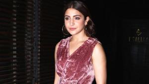 Anushka Sharma’s Sui Dhaaga promotions style is a masterclass in how to style statement trousers. Anushka Sharma’s Sui Dhaaga promotions style is a masterclass in how to style statement trousers.