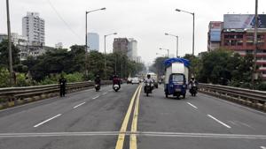 Accident spots at Flyover at lower Parel in Mumbai, India.(HT File Photo) Accident spots at Flyover at lower Parel in Mumbai, India.(HT File Photo)