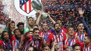 Soccer Football - Super Cup - Real Madrid v Atletico Madrid - Lillekula Stadium, Tallinn, Estonia - August 15, 2018 Atletico Madrid celebrate with the trophy after winning the Super Cup(REUTERS) Soccer Football - Super Cup - Real Madrid v Atletico Madrid - Lillekula Stadium, Tallinn, Estonia - August 15, 2018 Atletico Madrid celebrate with the trophy after winning the Super Cup(REUTERS)