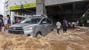 People wade across a waterlogged street at a flood-affected region following heavy monsoon rainfall, in Kochi.(PTI Photo) People wade across a waterlogged street at a flood-affected region following heavy monsoon rainfall, in Kochi.(PTI Photo)