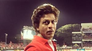 Shah Rukh Khan poses before the Trinbago Knight Riders and St Lucia Stars game.(Twitter) Shah Rukh Khan poses before the Trinbago Knight Riders and St Lucia Stars game.(Twitter)