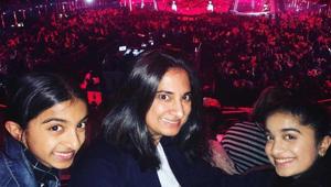 Mallika Chopra Mandal with her daughters at the concert.(HT Photo) Mallika Chopra Mandal with her daughters at the concert.(HT Photo)