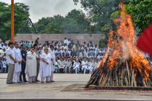 Family members and relatives of former PM Atal Bihari Vajpayee during his cremation at Rashtriya Smriti Sthal in New Delhi on Friday.(PTI) Family members and relatives of former PM Atal Bihari Vajpayee during his cremation at Rashtriya Smriti Sthal in New Delhi on Friday.(PTI)