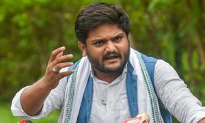 To respect the national mourning declared by the government after the death of former Prime Minister Atal Bihari Vajpayee, Hardik Patel and his supporters will cover their mouths with a black cloth, he said in a statement.(PTI) To respect the national mourning declared by the government after the death of former Prime Minister Atal Bihari Vajpayee, Hardik Patel and his supporters will cover their mouths with a black cloth, he said in a statement.(PTI)