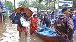 Flood victims are evacuated to safer areas in Kozhikode, Kerala, Augusta 16, 2018(AP) Flood victims are evacuated to safer areas in Kozhikode, Kerala, Augusta 16, 2018(AP)