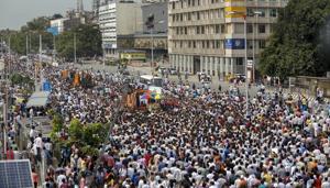 A sea of supporters attend the funeral procession of former Prime Minister Atal Bihari Vajpayee in New Delhi on Friday.(PTI) A sea of supporters attend the funeral procession of former Prime Minister Atal Bihari Vajpayee in New Delhi on Friday.(PTI)