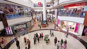 Parking fees at malls, hospitals and hotels vary between <span class='webrupee'>₹</span>40 and <span class='webrupee'>₹</span>200 depending on the duration. On weekends and public holidays, the charges are higher.(Mint File Photo) Parking fees at malls, hospitals and hotels vary between <span class='webrupee'>₹</span>40 and <span class='webrupee'>₹</span>200 depending on the duration. On weekends and public holidays, the charges are higher.(Mint File Photo)